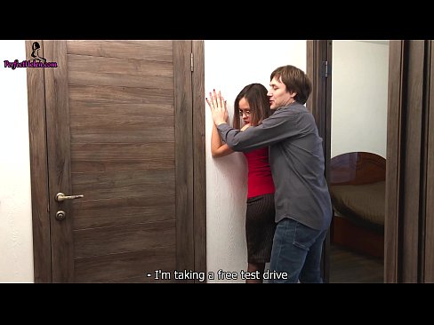 ❤️ Seksi Emlakçı, Dairesini Satarken Amını Gerizekalı ve Sikikleri - Krempai ☑ Porno videosu tr.light2cloud.top ❤